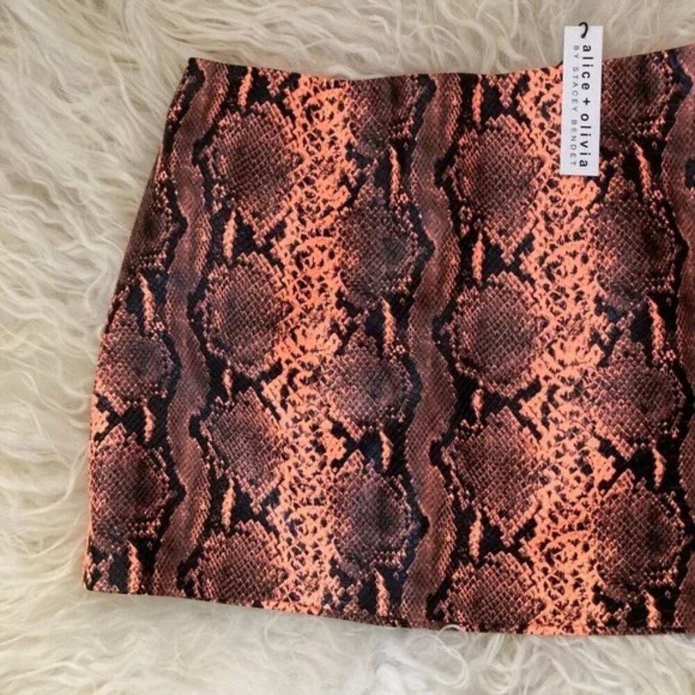 Alice + Olivia Elana Vegan Leather Skirt - Picture 10 of 11